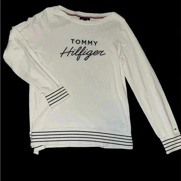 Embroidered Tommy Hilfiger long sleeve soft to the touch shirt - Picture 1 of 4
